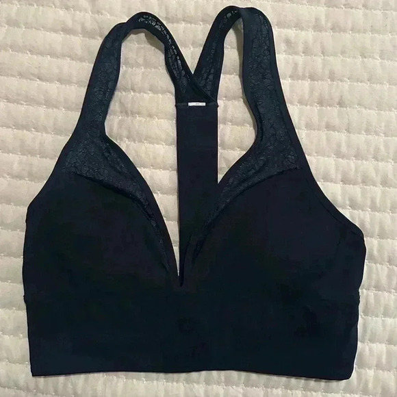 NWOT Lululemon Twist and Train Bra Size 4 - Picture 4 of 6